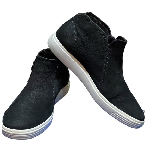 ECCO SOFT NUBUCK LOW ZIP SNEAKER BOOTIES SZ 8-8.5/39 EUC - Picture 1 of 10